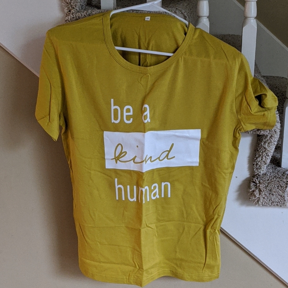 Hustle + Thrive "Be A Kind Human" T-shirt Size Med